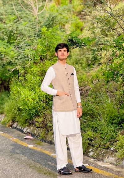 Need Bangla or waiter job in Islamabad or lahore