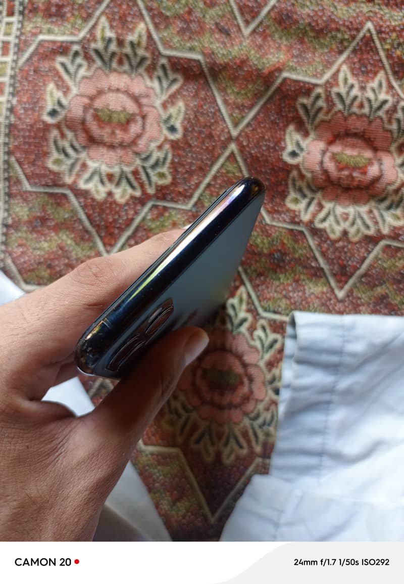 Apple iPhone 11 Pro Max 4