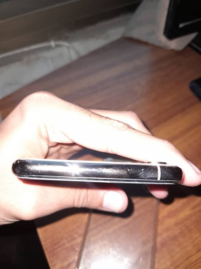 Apple iPhone XS Max 1