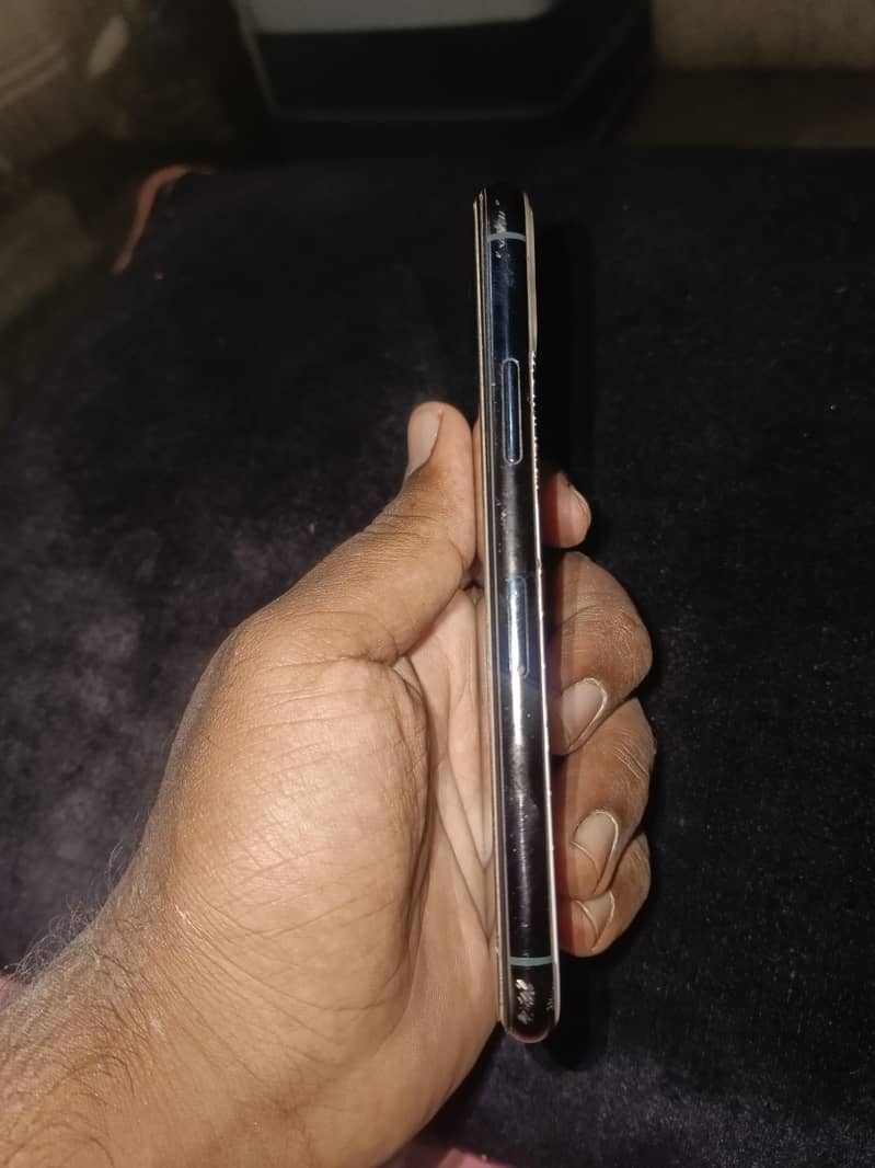 Apple iPhone 11 Pro 1