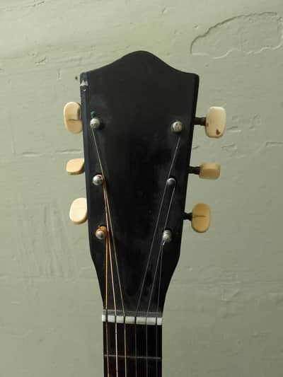 guitar for sell. . beginners and pro