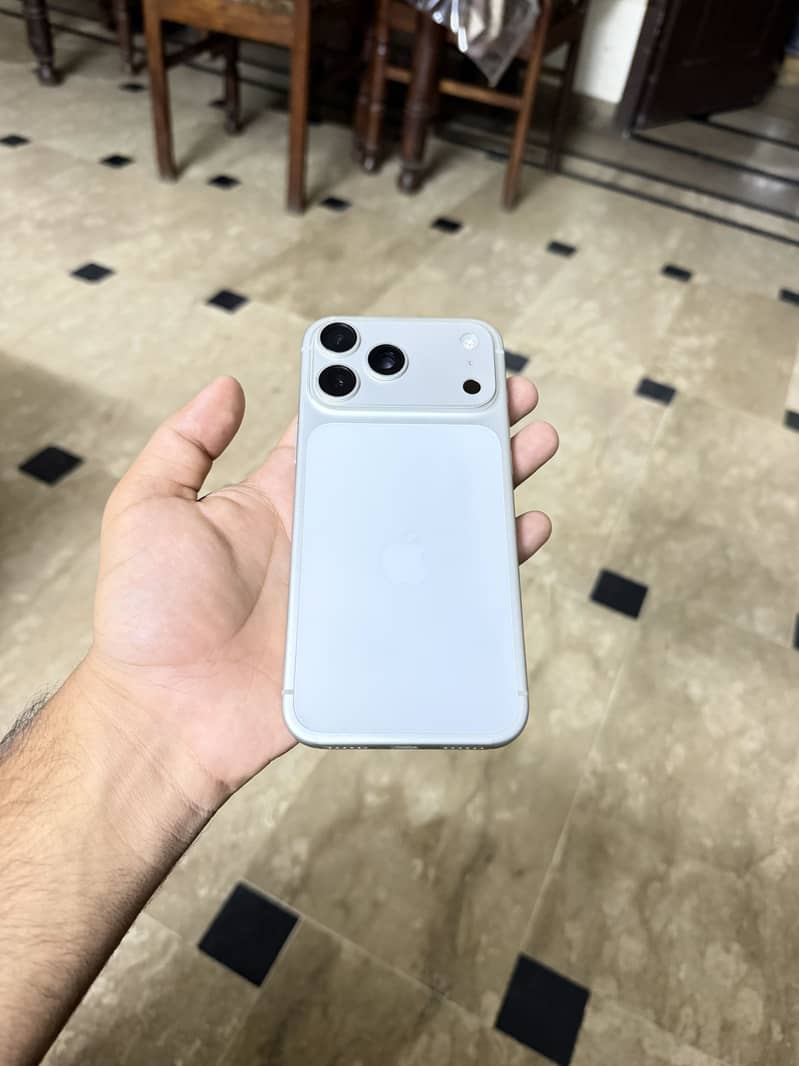 Apple iPhone 17 Pro Max 0