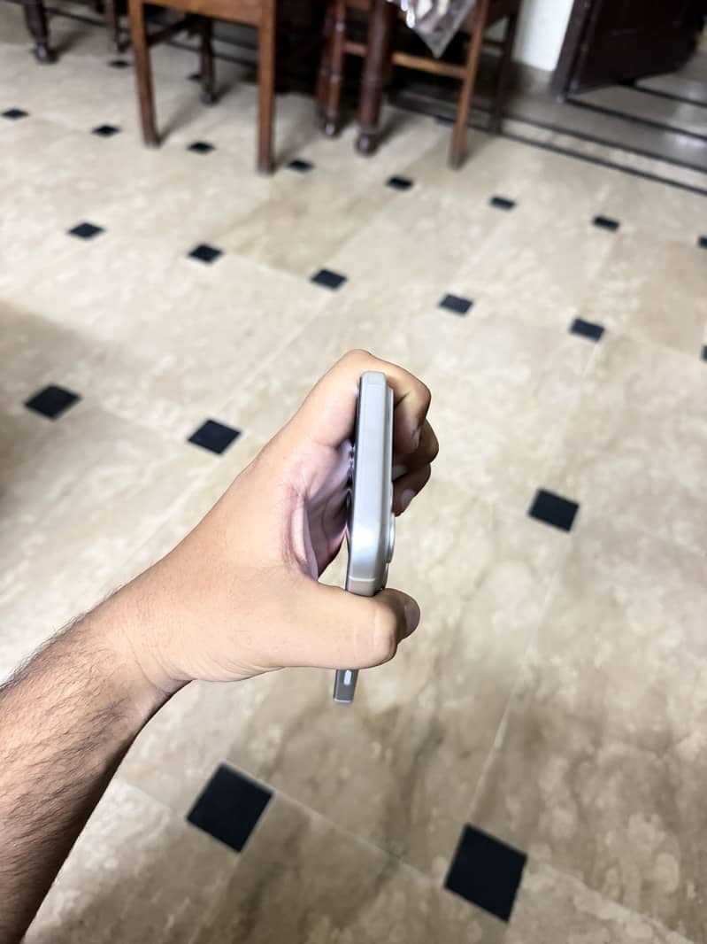 Apple iPhone 17 Pro Max 1