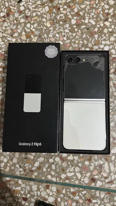 Samsung Mobile Z Flip 5 10/10 condition