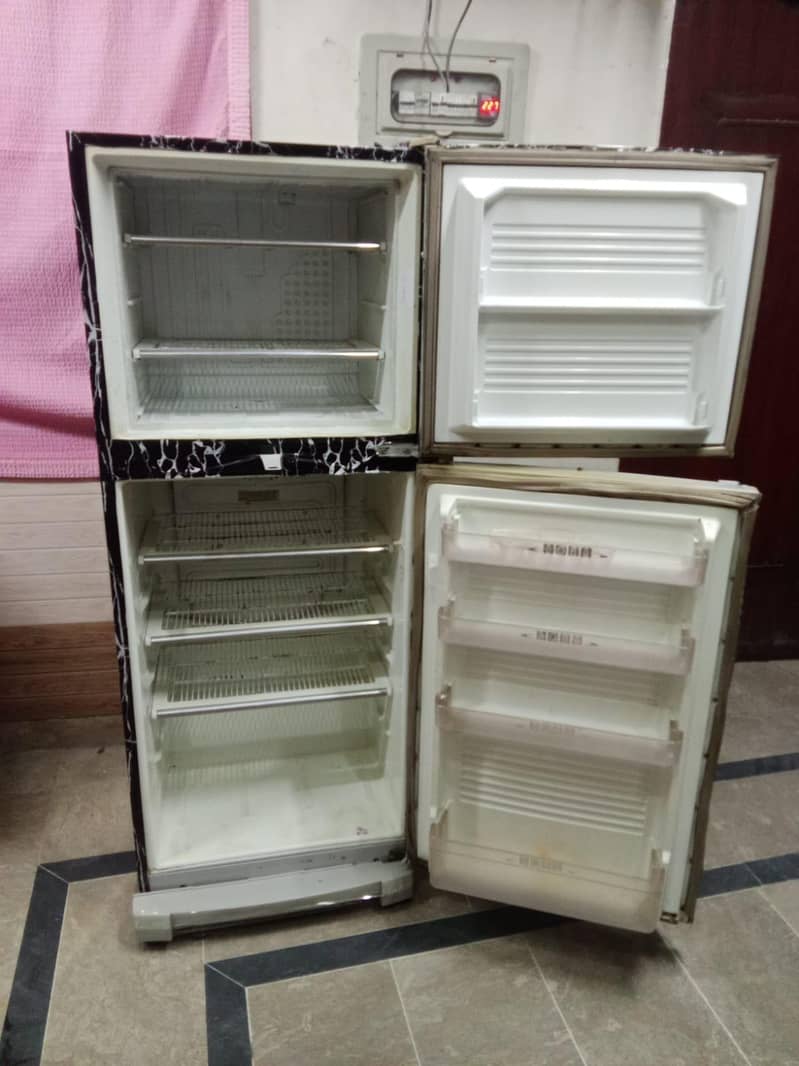 Dawlance refrigerator 0