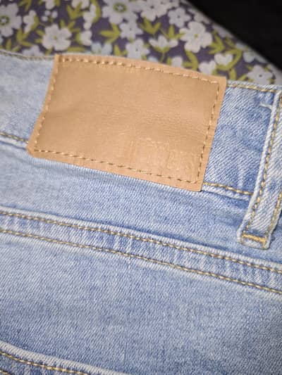 Outfitter's Lightwash Denim (Waist 32)
