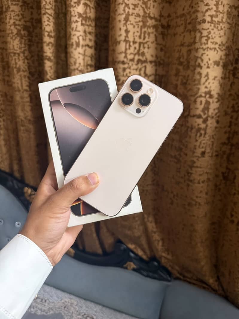 Apple iPhone 16 Pro Max 0