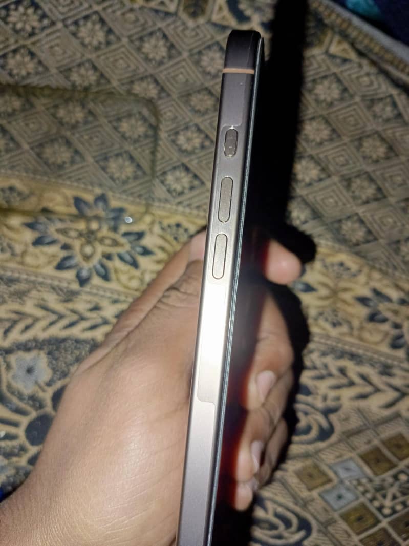 Apple iPhone 16 Pro Max 6