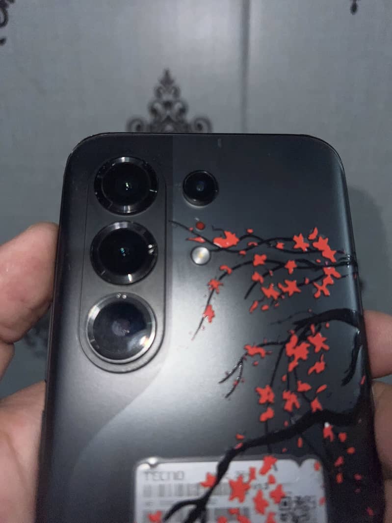Tecno CAMON 40 Pro 1