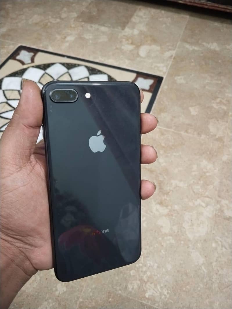 Apple iPhone 8 Plus 1