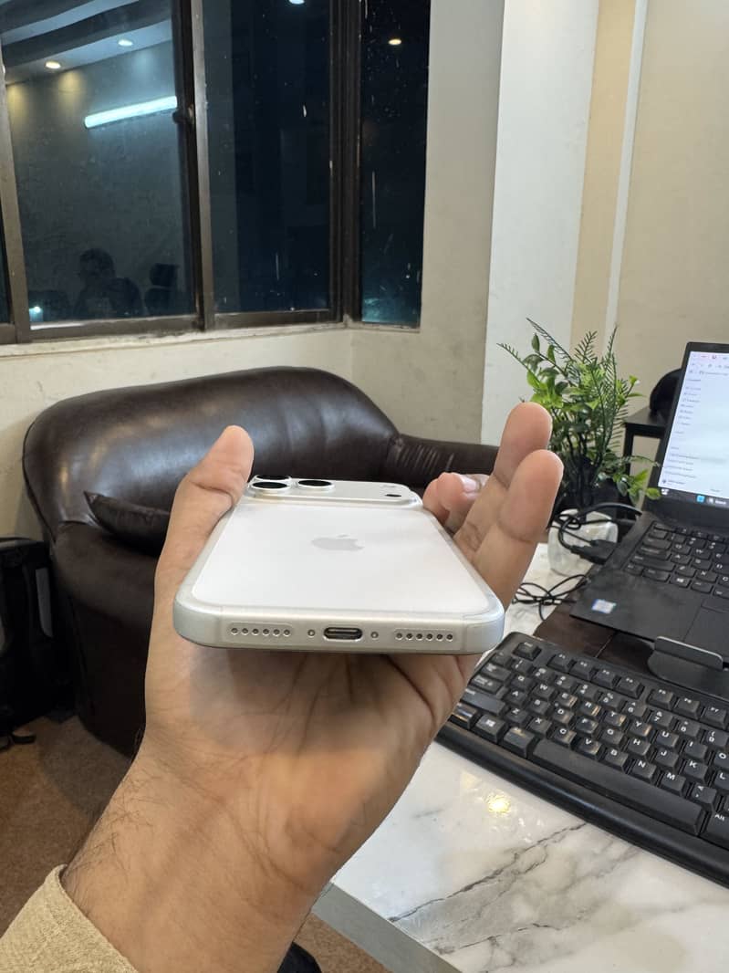 Apple iPhone 17 Pro Max 1
