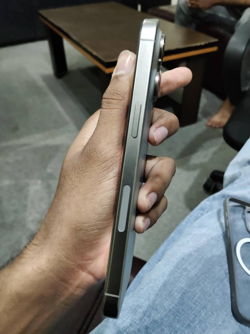 Apple iPhone 15 Pro Max 1