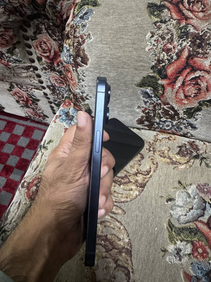 Apple iPhone 15 Pro Max 1