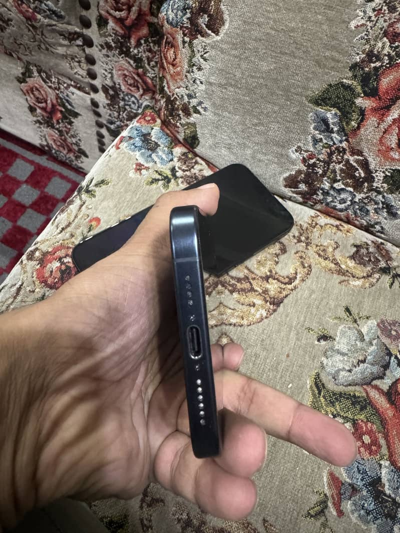 Apple iPhone 15 Pro Max 5