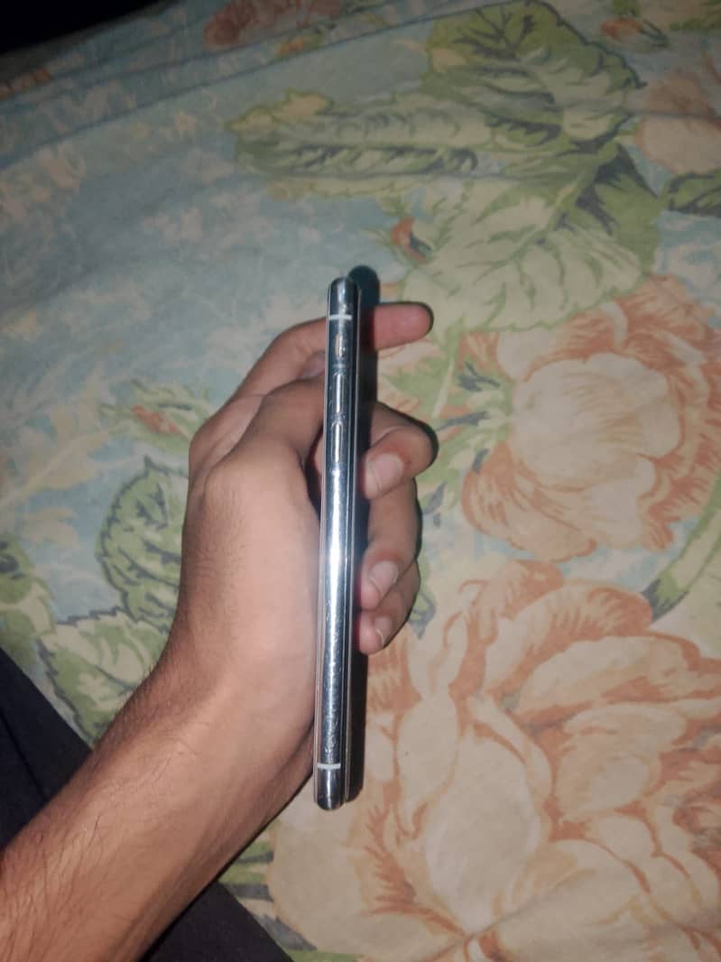 Apple iPhone X 5