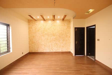 0321 86 10 688 Beautiful 11 Marla 5Bed 1stor 3car garage double kitchen double tv lounge