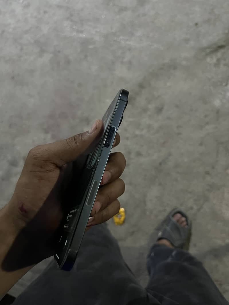 Apple iPhone 12 Pro Max 4