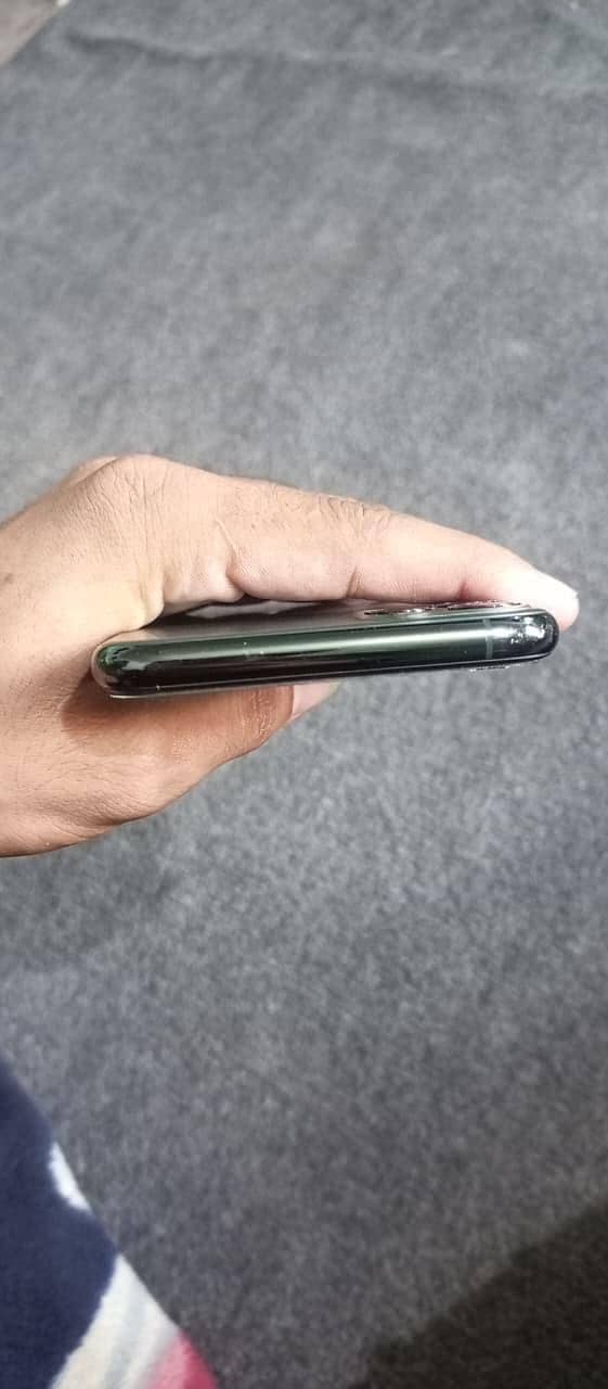 Apple iPhone 11 Pro Max 1