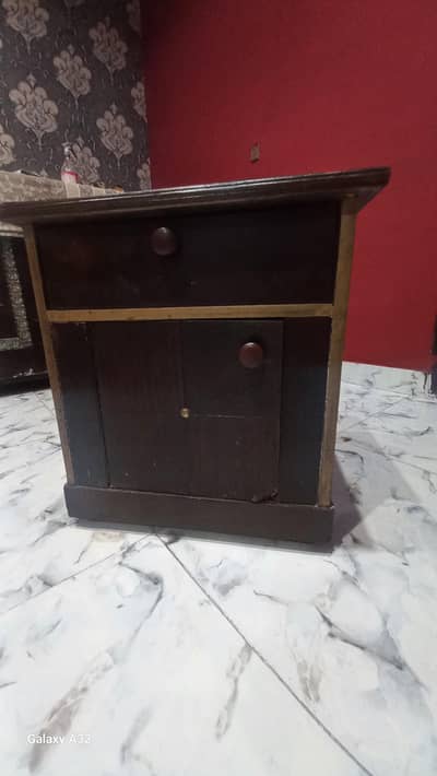 2 single beds , with 2 side tables