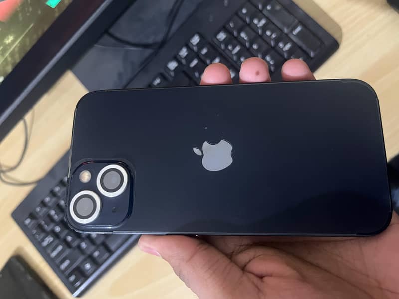 Apple iPhone 13 0
