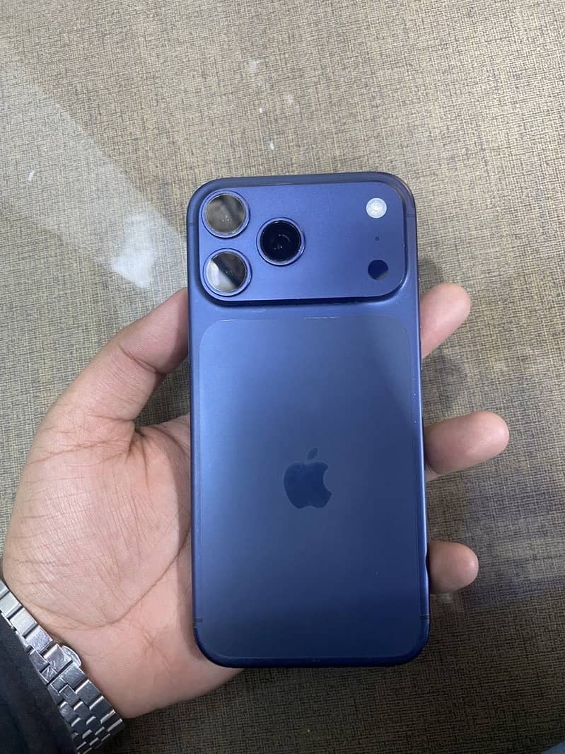 Apple iPhone 17 Pro Max 1