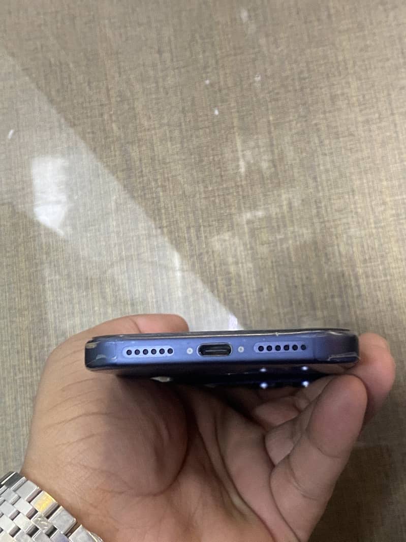 Apple iPhone 17 Pro Max 4
