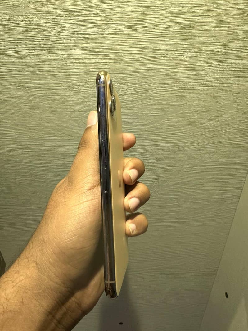 iPhone 11 Pro Max 1
