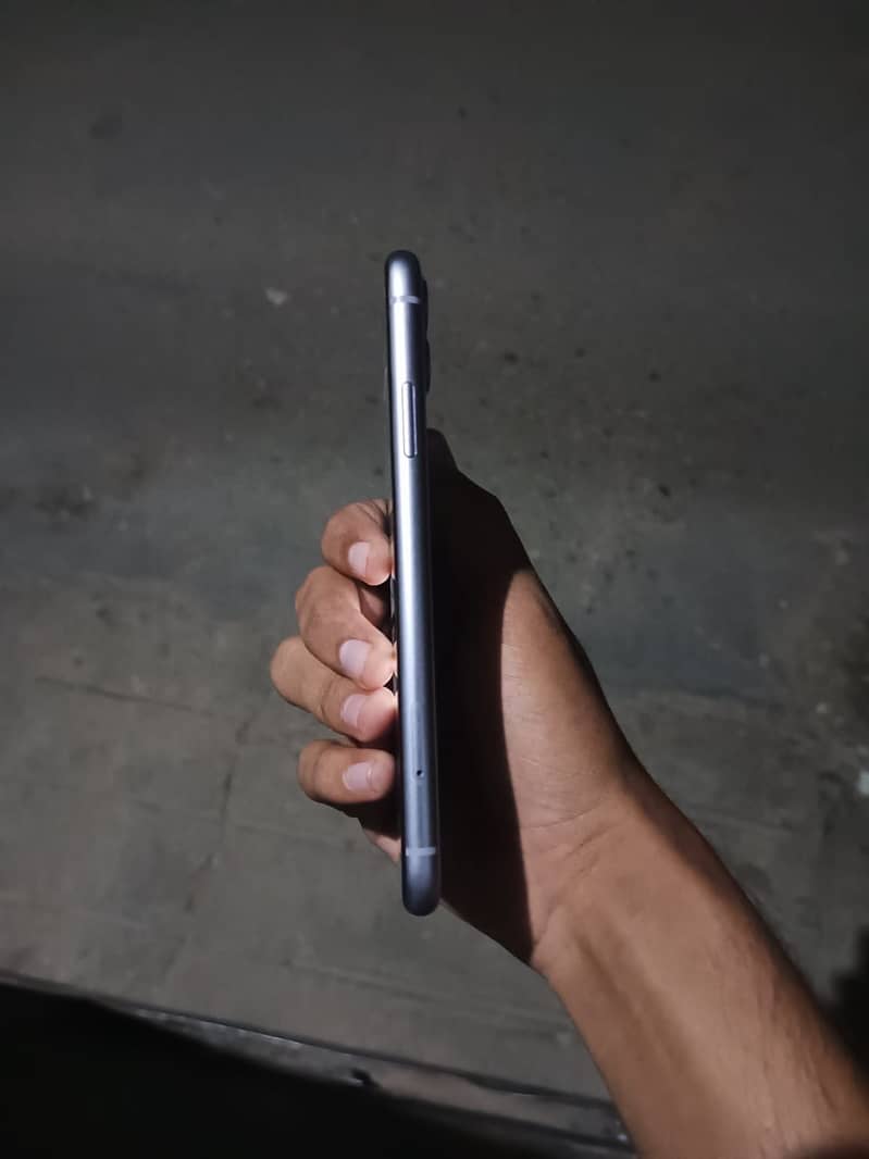 Apple iPhone 11 0