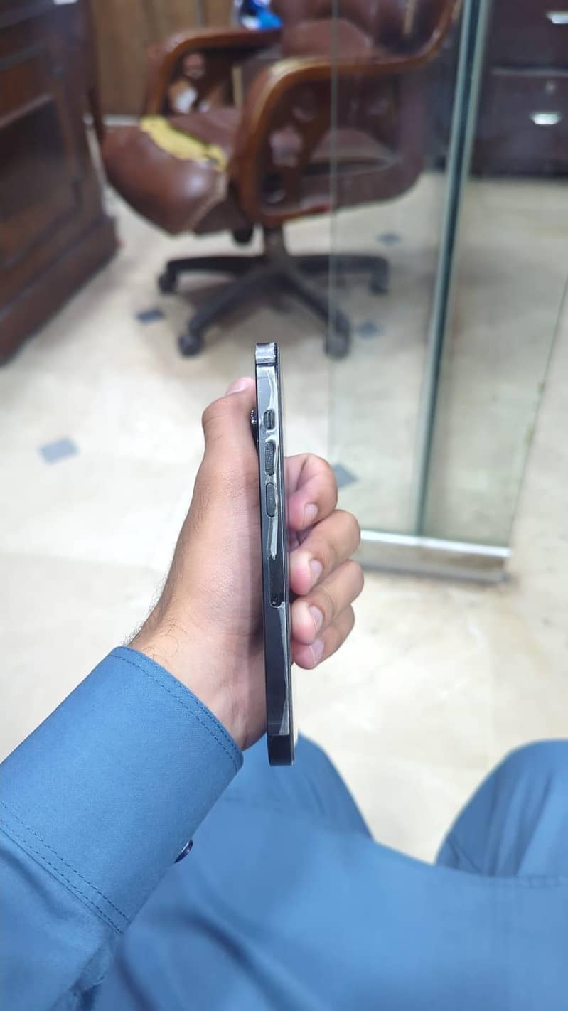Apple iPhone 14 Pro 0