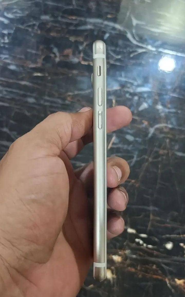 Apple iPhone 7 1