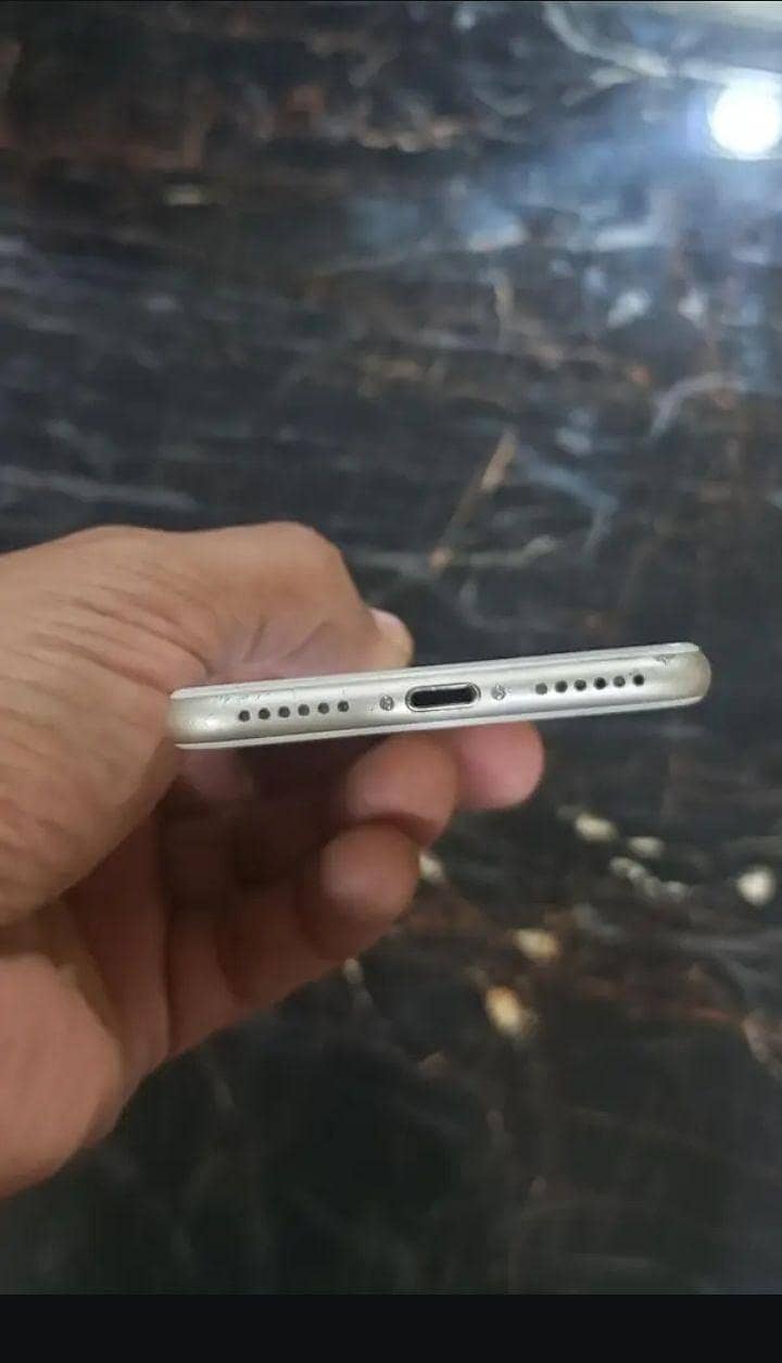 Apple iPhone 7 3