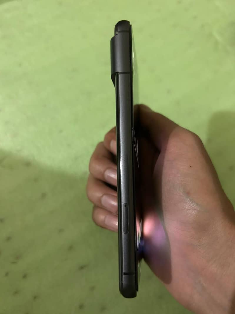 Google Pixel 8 4