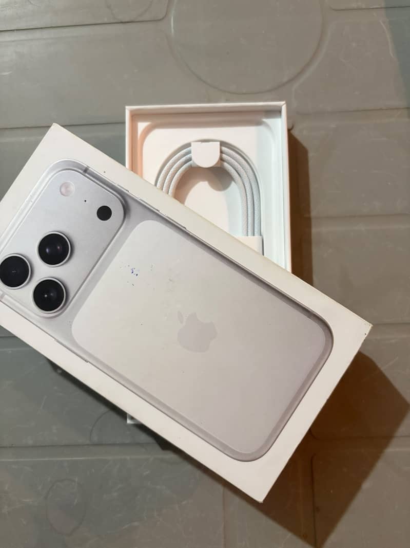 Apple iPhone 17 Pro 3
