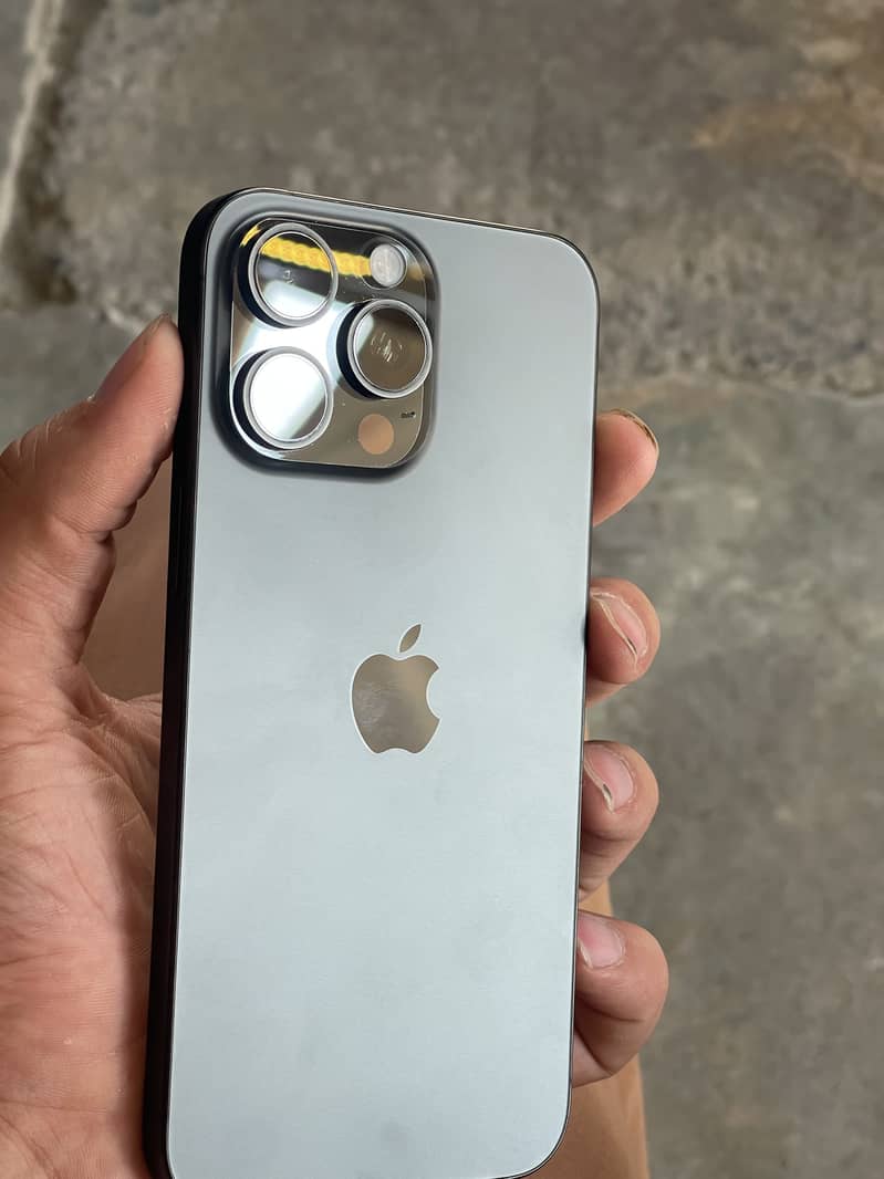 Apple iPhone 15 Pro Max 1