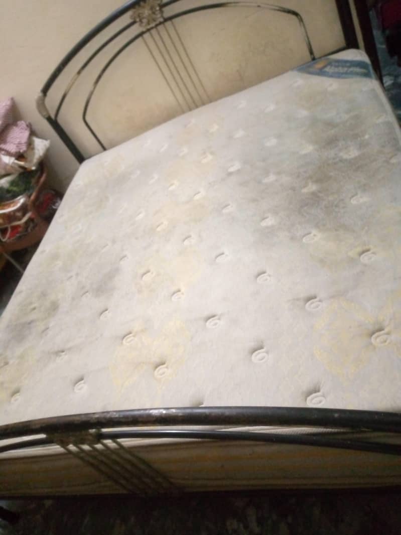 iron bed 0