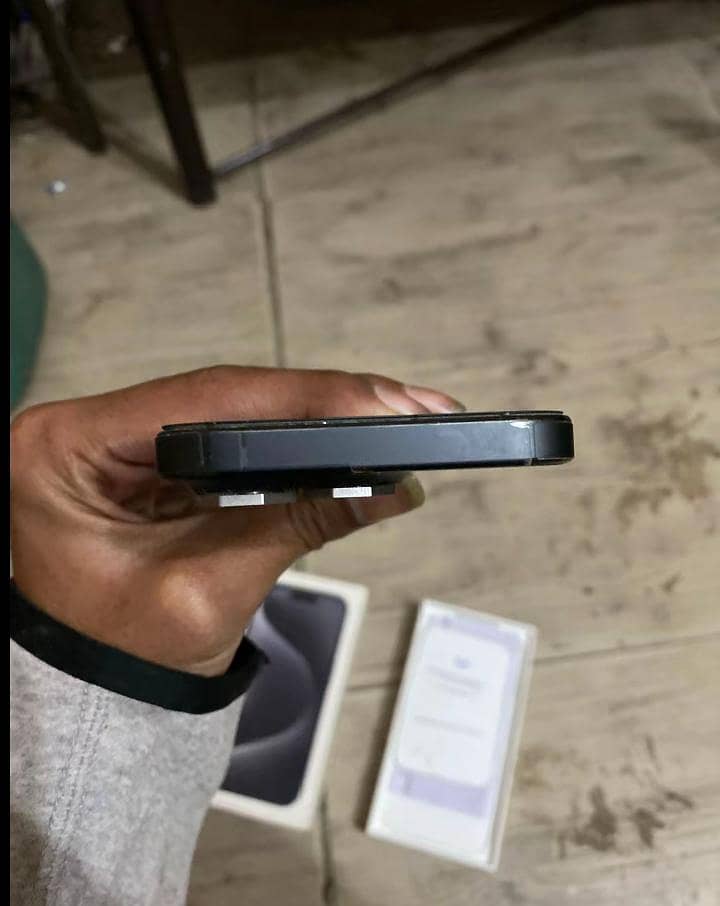 Apple iPhone 15 Pro 4