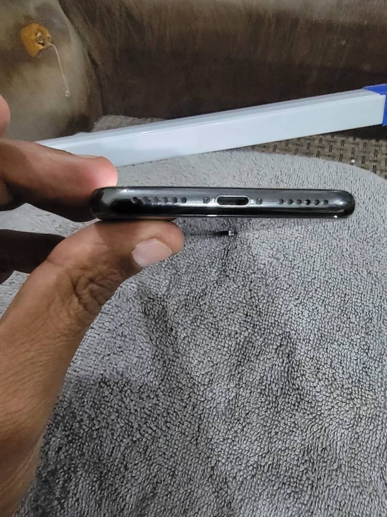 Apple iPhone X 5