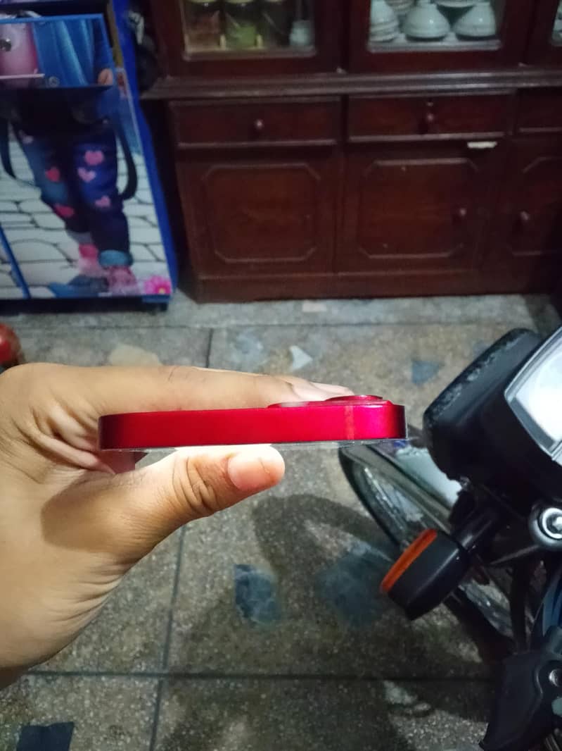 Apple iPhone 13 5