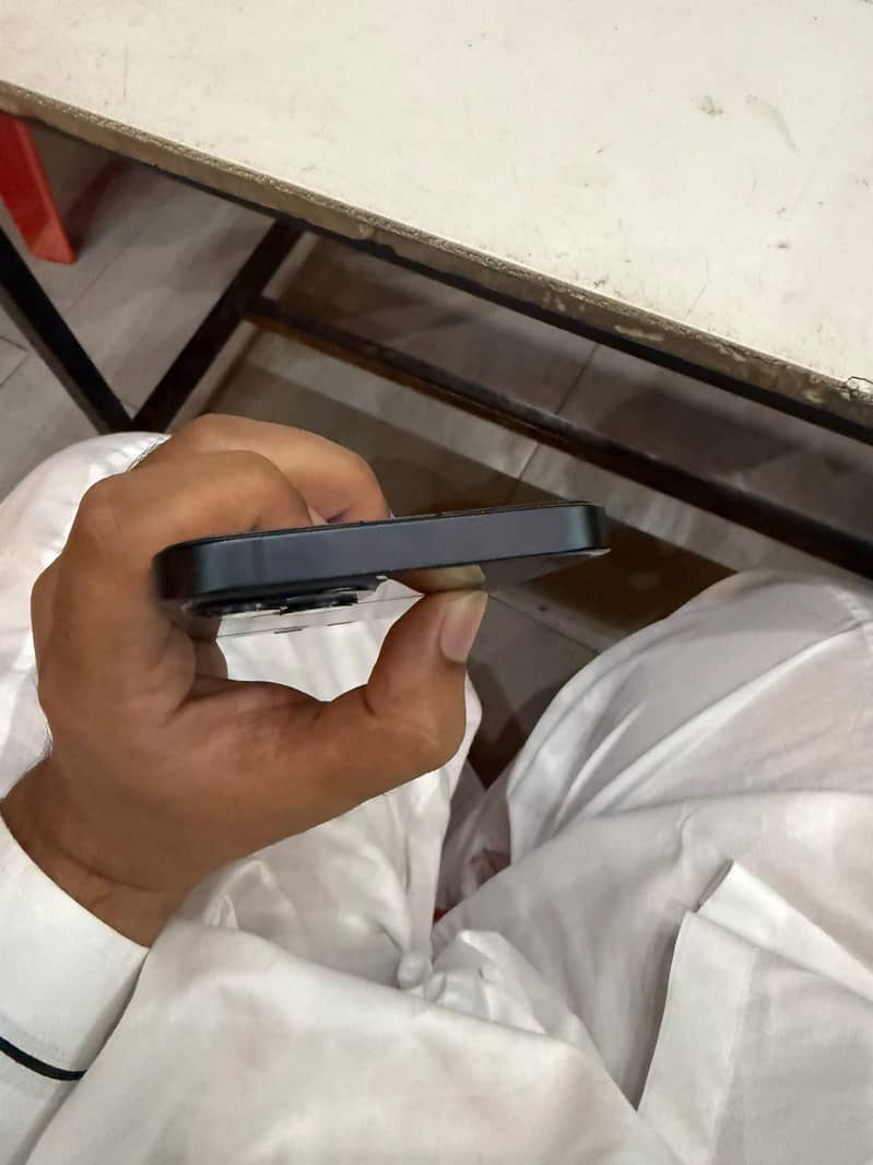 Apple iPhone 13 1