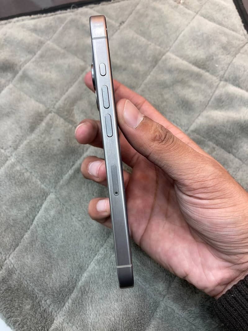 Apple iPhone 15 Pro 0