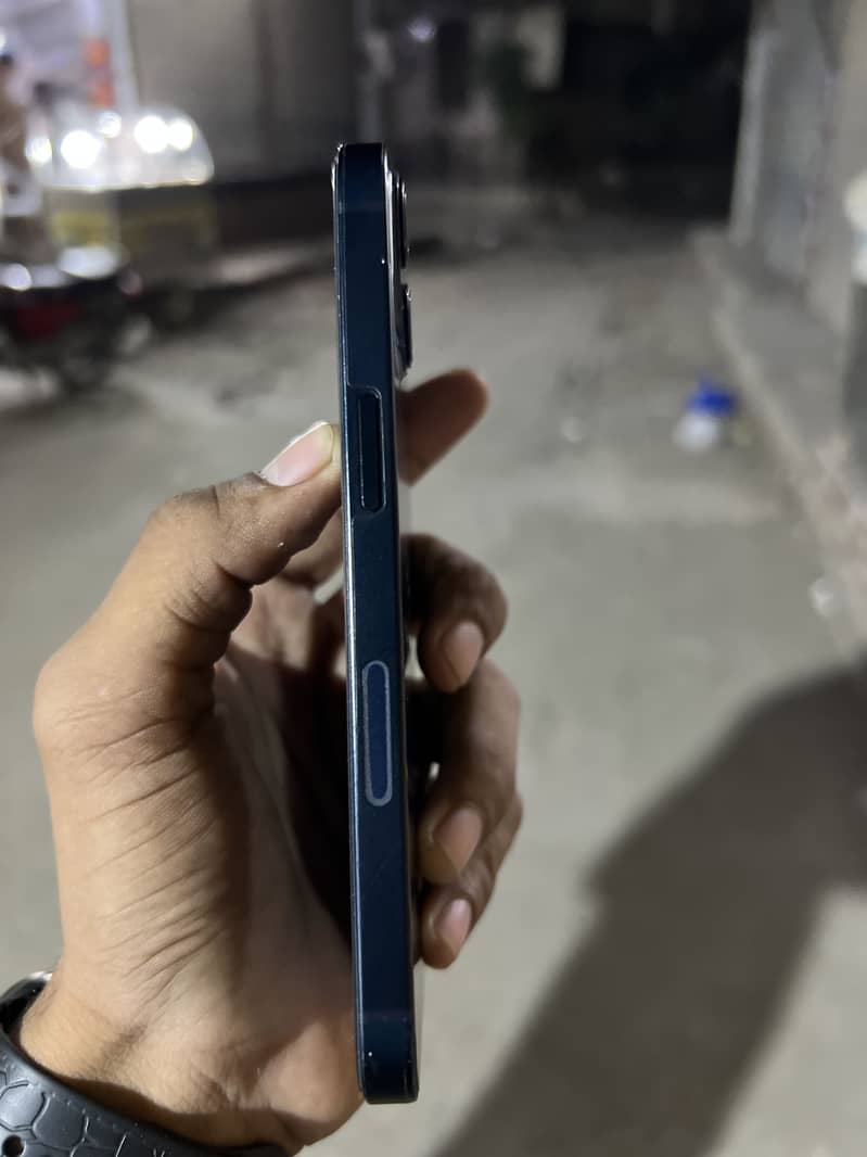 Apple iPhone 13 1