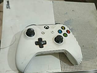 XBOX ONE S / 1 TB / 1 CONTROLLER 0