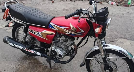 125 for sale in good condition self driven red color