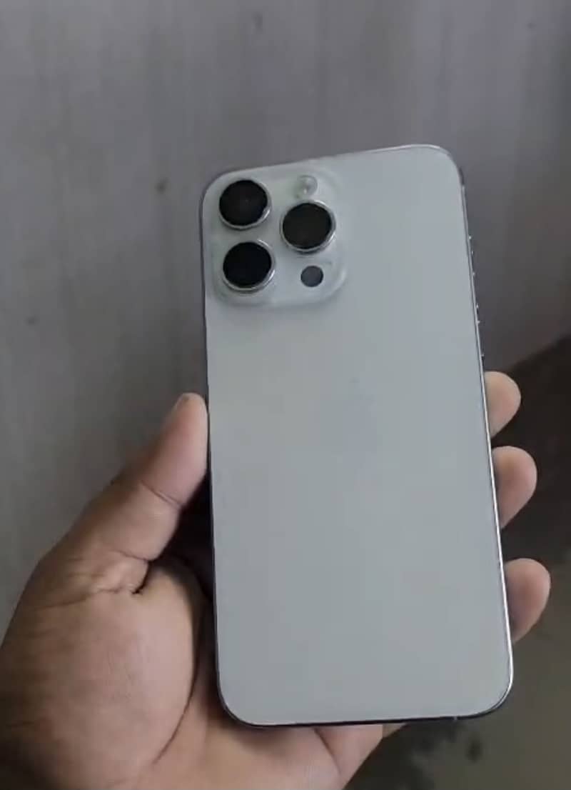 Apple iPhone 15 Pro Max 1