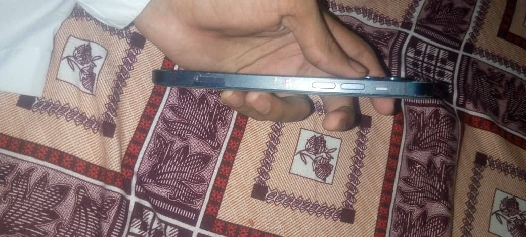 Apple iPhone 12 3