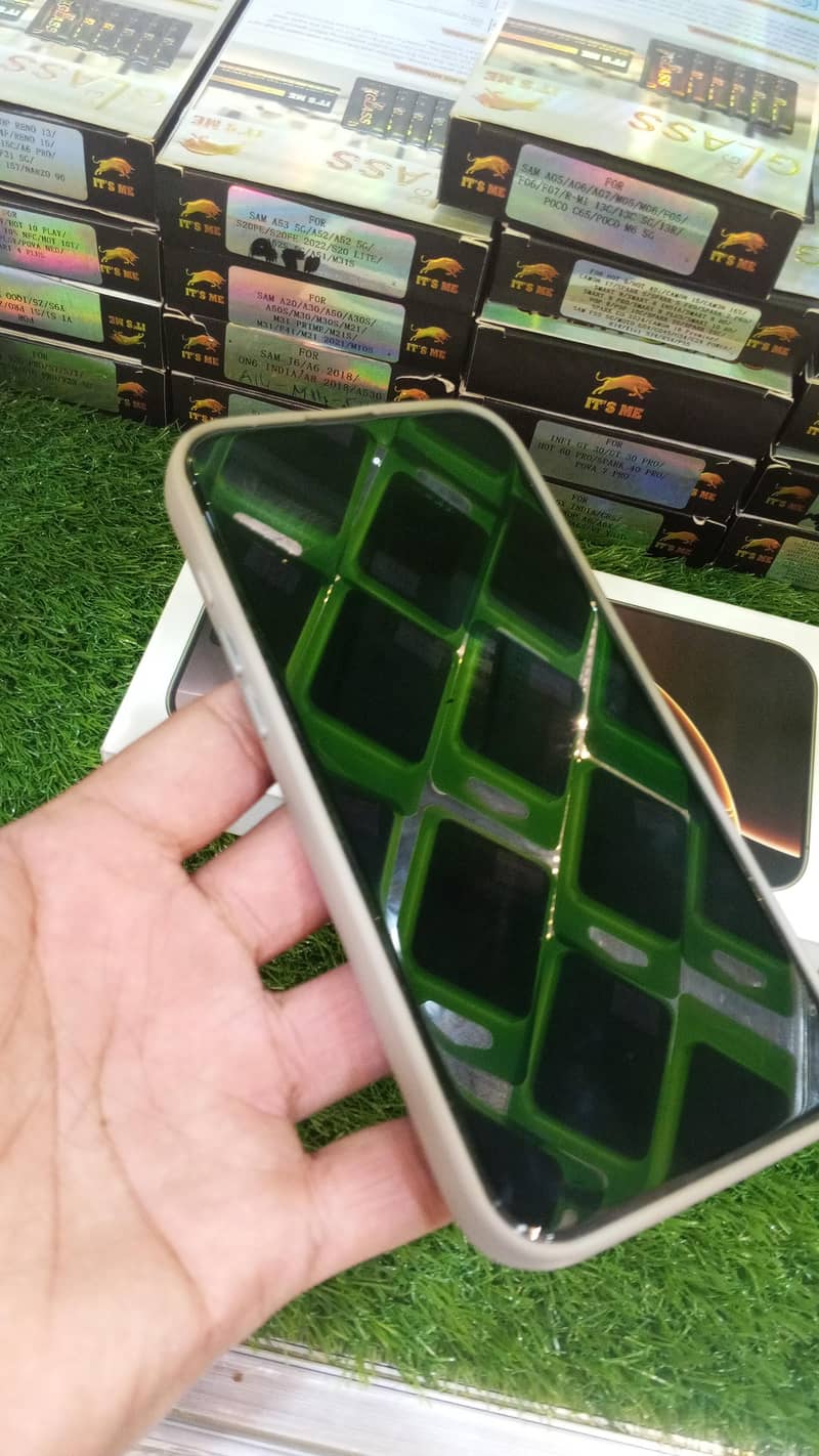 Apple iPhone 16 Pro Max 0