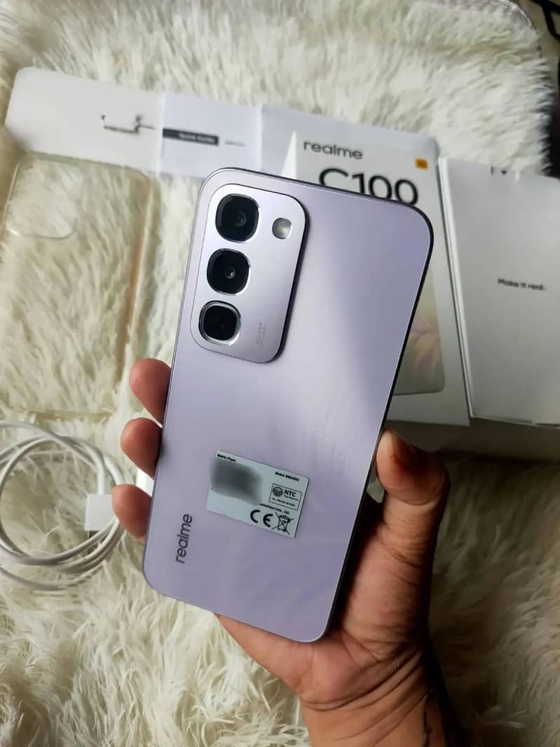 Realme c100 1