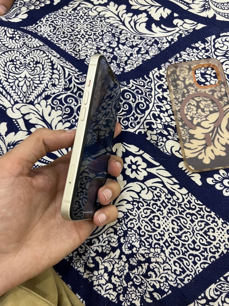 Apple iPhone 13 1