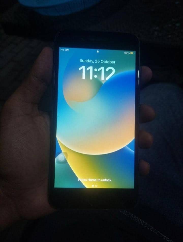 Apple iPhone 8 Plus 0