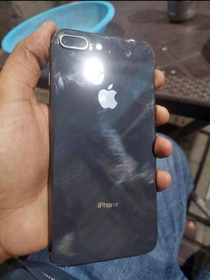 Apple iPhone 8 Plus 1